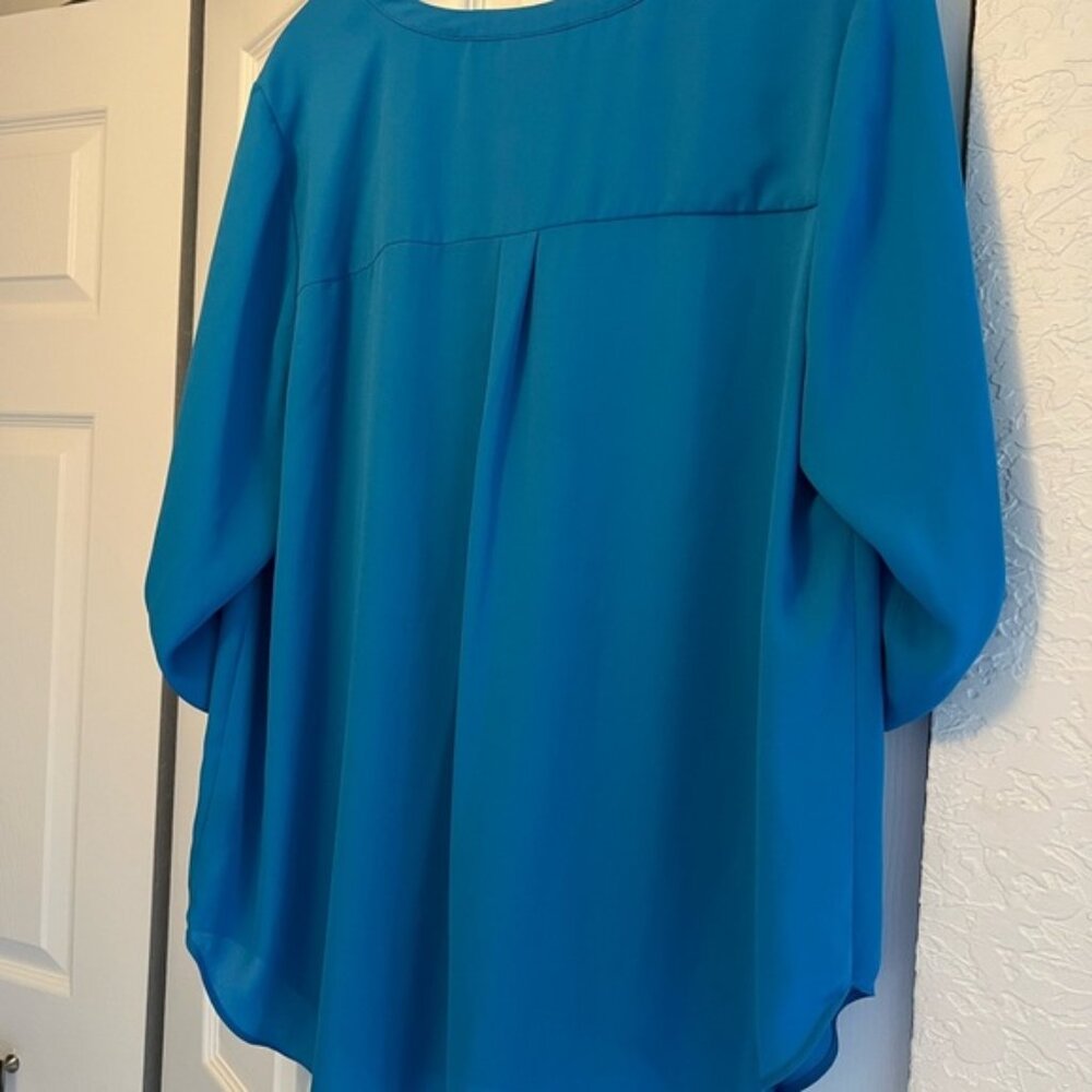 WORTHINGTON WOMAN TURQUOISE OX Hi Lo TOP